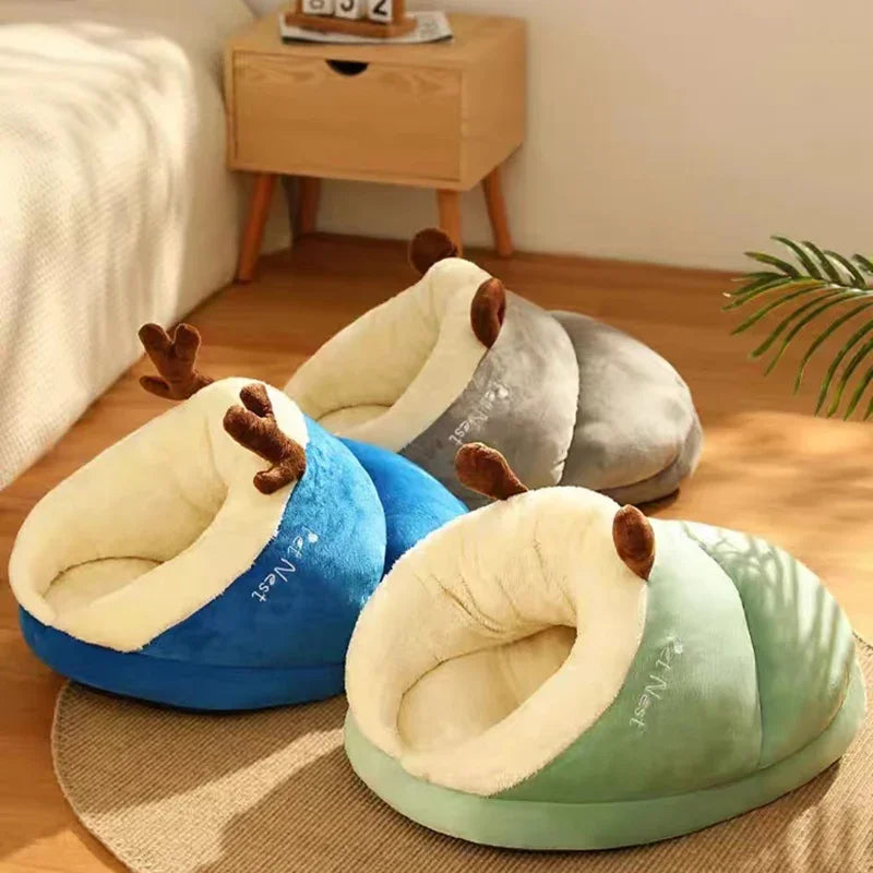 Cozy Slipper Cave Pet Bed (Warm Coral Fleece Hideaway for Cats & Small Dogs) 🥿🧸